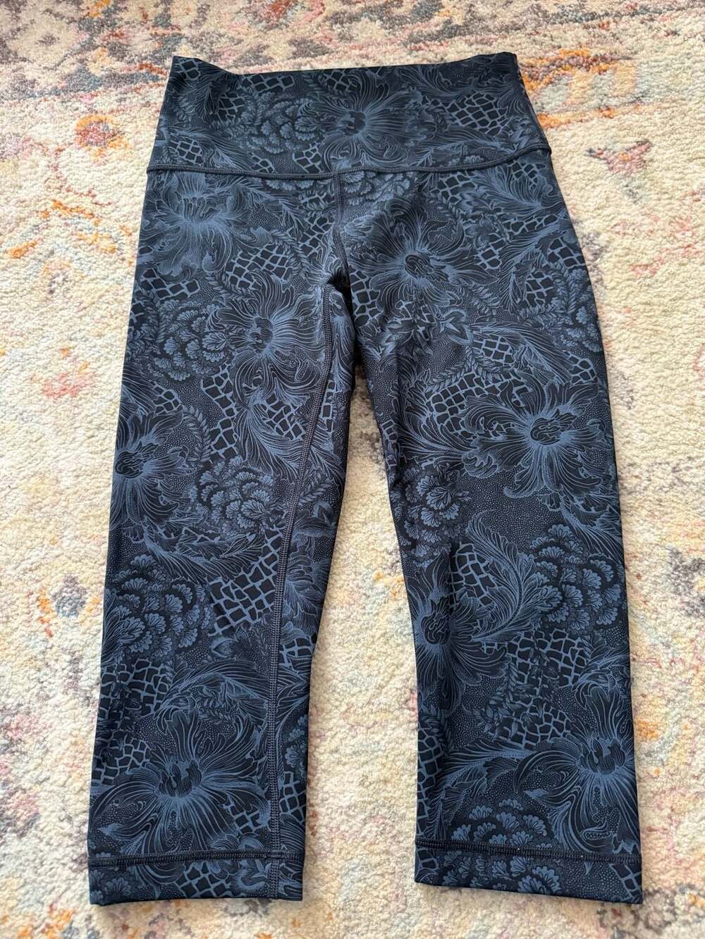 Lululemon Leggings Size 6 Blue Black Nouveau Mach Floral Crop